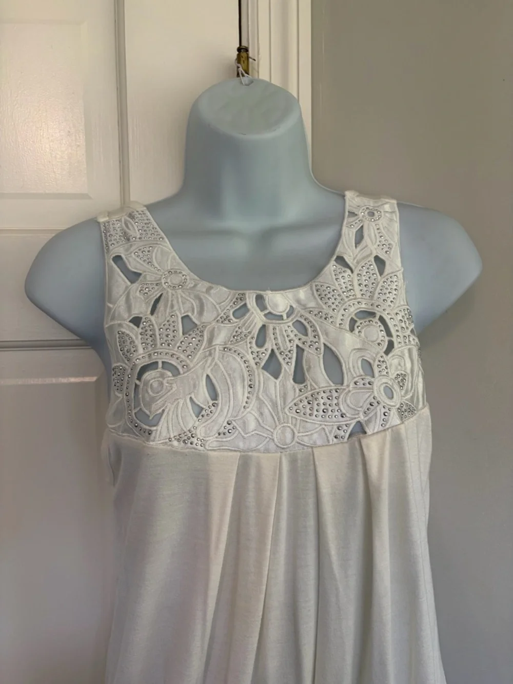 julie's closet White Lace Yoke Sleeveless Tank - Picture 2 of 4